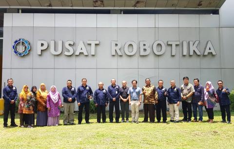 BENCMARKING KOMISI RISET SENAT UNY DAN PUI DRPM UNY KE ITS DAN UNAIR SURABAYA